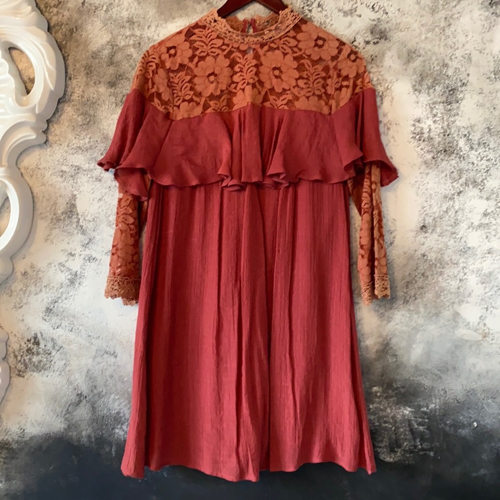 Lace Mini dress with ruffle detail Size S